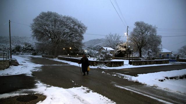 Scène inhabituelle dans le village de Myrofdani dans le nord de la Grèce. [AP - THANASSIS STAVRAKIS]