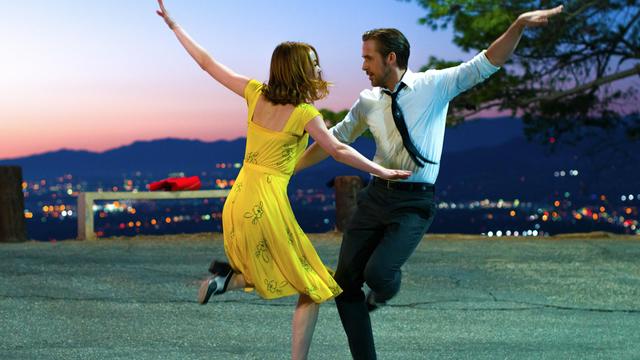 Ryan Gosling et Emma Stone à l'affiche de "La La Land" de Damien Chazelle. [AFP - Collection Christophel © Black Label Media]