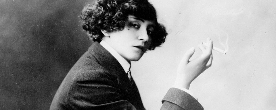 Colette en habit d'homme. [Roger-Viollet/AFP - Collection Roger-Viollet]