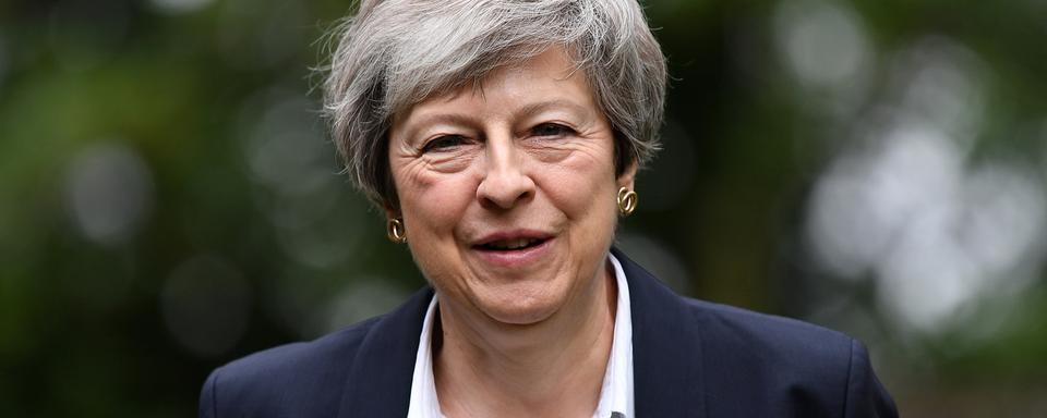 Theresa May quitte son poste, mais assure encore l'intérim. [Keystone - EPA/Andy Rain]