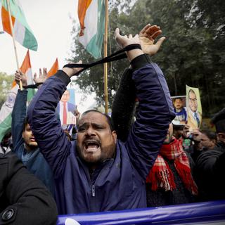 Des manifestants protestent contre la nouvelle loi sur la citoyenneté à New Delhi en Inde. [AP Photo/Keystone - Manish Swarup]