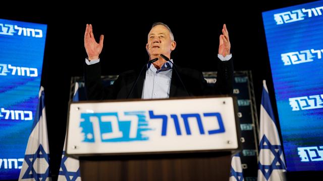 Le parti centriste Kahol Lavan ("Bleu-blanc") de Benny Gantz a obtenu 33 sièges sur les 120 du Parlement, contre 31 pour le Likoud. [Reuters - Amir Cohen]