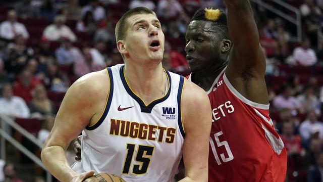 Superbe performance de Capela face à Jokic et les Nuggets. [David J. Phillip]