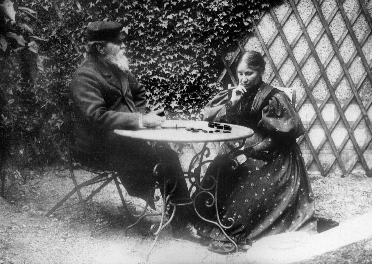 Sidonie et Jules Colette, les parents de l'écrivaine. [Roger-Viollet /AFP - Harlingue]