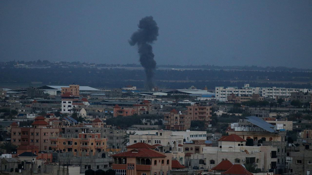 Israël lance des attaques sur la bande de Gaza. [Reuters - Ahmed Zakot]