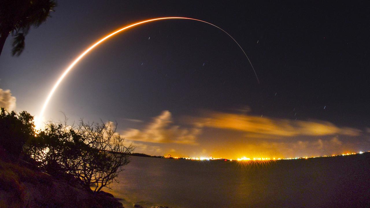 Lancement d'une fusée transportant un satellite depuis la base aérienne de Cap Canaveral en Floride. [AP/Keystone - Malcolm Denemark]