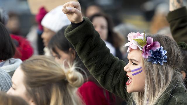 Plus de 2000 personnes ont défilé à Lausanne contre les violences sexistes [Keystone - Laurent Gillieron]