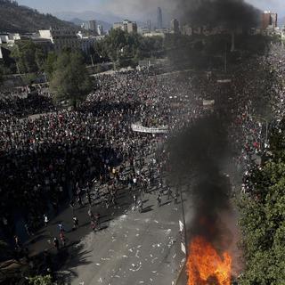Violentes émeutes à Santiago, au Chili. [AP Photo/Keystone - Esteban Felix]