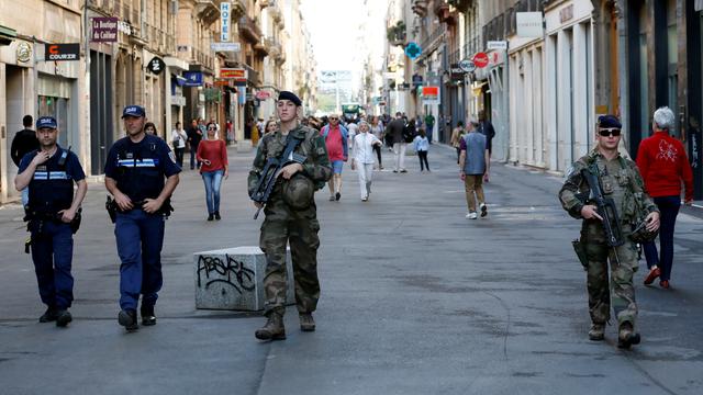 L'auteur de l'attaque au colis piégé est activement recherché à Lyon. [Reuters - Emmanuel Foudrot]