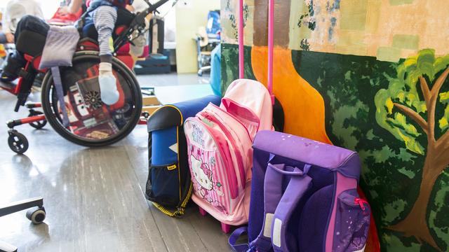 La facturation aux parents de l'hébergement et de la prise en charge des enfants handicapés dans les écoles spécialisées n'est pas compatible avec la gratuité de l'enseignement garantie par la Constitution fédérale. [Keystone - Dominic Steinmann]