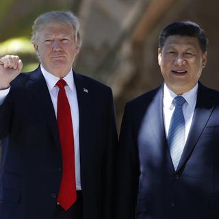 Les présidents américain Donald Trump (gauche) et chinois Xi-Jinping (droite). [AP - ALEX BRANDON]