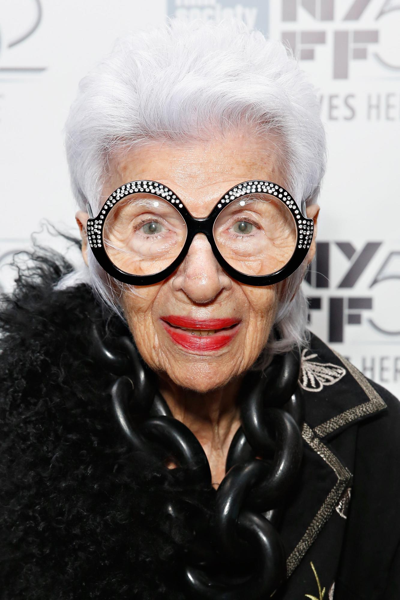 La designer Iris Apfel lors du 52ème New York Film Festival en 2014. [Getty Images/AFP - Cindy Ord]