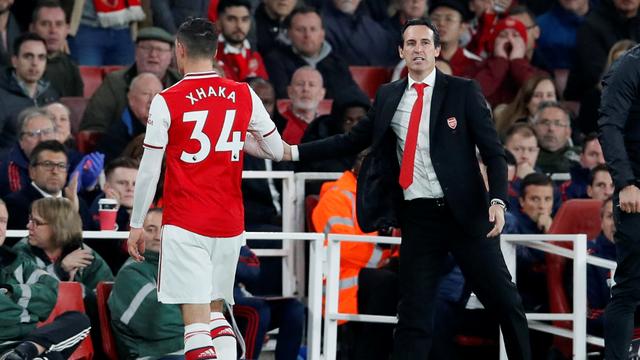 Unai Emery (à droite) a retiré le capitanat à Xhaka. [David Klein]