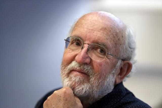 Michel Mayor a donné une conférence de presse à Torrejon de Ardoz, en Espagne, mardi 9 octobre, après avoir appris qu'il était le co-lauréat, avec Didier Queloz, du prix Nobel de physique 2019. [Keystone/AP photo - Manu Fernandez]