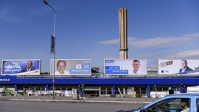 Affiches électorales à Pristina, au Kosovo. [Keystone - Str]