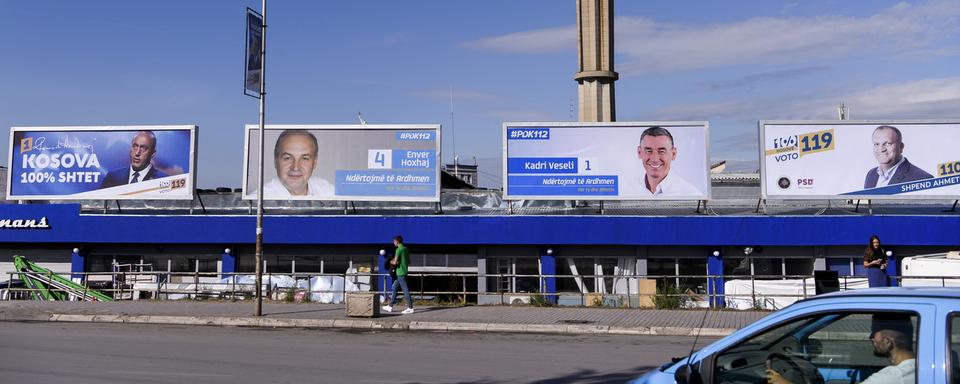 Affiches électorales à Pristina, au Kosovo. [Keystone - Str]