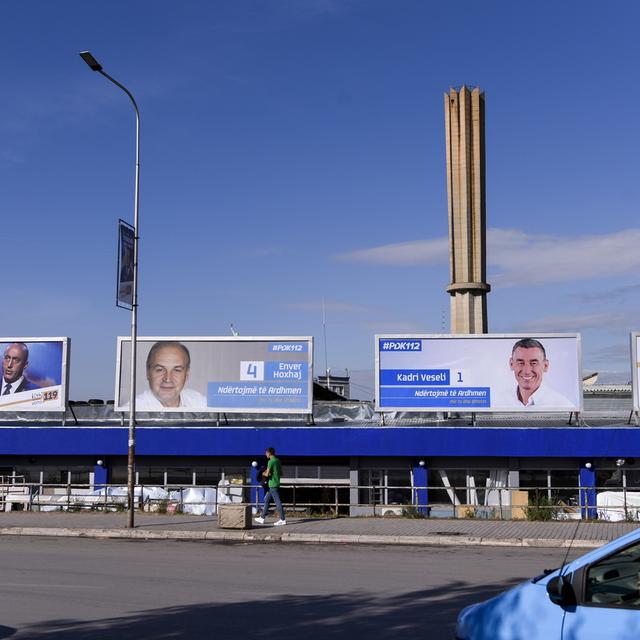 Affiches électorales à Pristina, au Kosovo. [Keystone - Str]