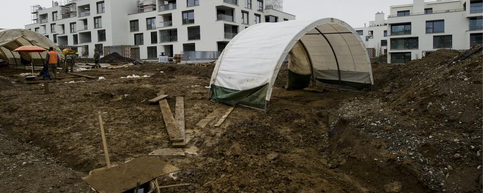 Les nouvelles zones à bâtir sont gelées dans cinq cantons. [Keystone - Sigi Tischler]