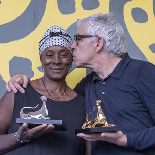 "Vitalina Varela" du réalisateur portugais Pedro Costa a reçu le Léopard d'or samedi au 72e Festival de Locarno. L'actrice Vitalina Varela reçoit aussi le prix de la meilleure actrice. [Keystone - Urs Flueeler]