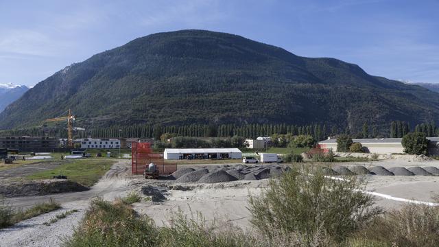 Le chantier du futur centre de production de Lonza-Sanofi à Viège. [Keystone - Dominic Steinmann]