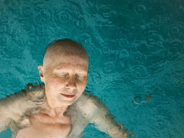 Une des images de la série "Daniela - la traversée du cancer" qui lui a valu le titre de "Photographe de l'année". [Guillaume Perret/Lundi 13 - Guillaume Perret]