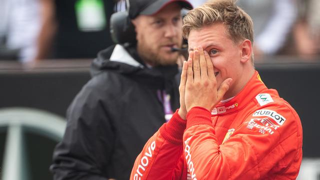 Mick Schumacher n'en revient pas. Il vient de remporter son premier GP en Formule 2! [KEYSTONE/DPA]