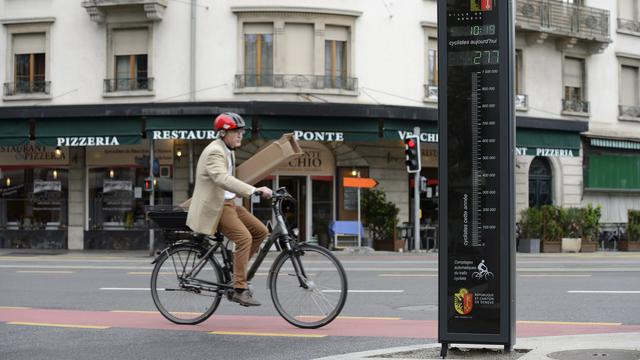 L'électorat de droite et du centre n'est pas complètement acquis à la cause cycliste. [Keystone - Martial Trezzini]