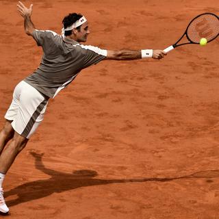 Roger Federer affrontera Rafael Nadal en demi-finale. [AFP - Philippe Lopez]