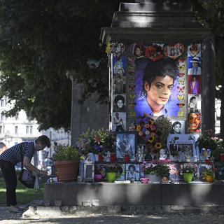 Le mémorial à Michael Jackson à Munich. [(Tobias Hase/dpa via AP) - (Tobias Hase/dpa via AP)]