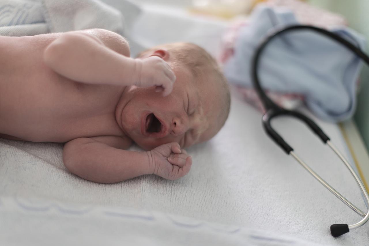 Un bébé né à la maternité de l'Hôpital Triemli à Zurich. [Keystone - Gaetan Bally]