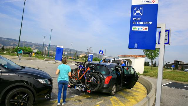 Un point de rendez-vous pour les utilisateurs du service de covoiturage Blablacar, près de Valence en France. [AFP - Nicolas Guyonnet/Hans Lucas]