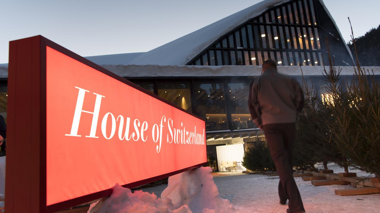 La première Maison Suisse du Forum économique mondial a élu domicile dans la patinoire du HC Davos. [Keystone]