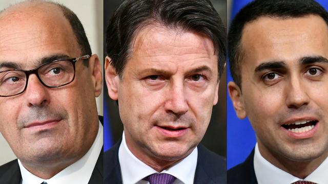 Le Premier ministre italien démissionnaire Giuseppe Conte, encadré par le leader du Parti démocrate Nicola Zingaretti (à gauche) et par le dirigeant du Mouvement 5 étoiles Luigi Di Maio (à droite). [AFP - Vincenzo Pinto, Alberto Pizzoli]