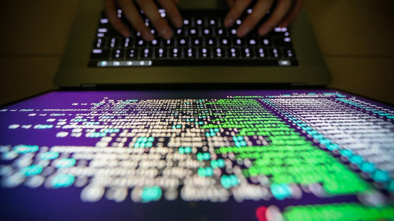 Les attaques informatiques sur les entreprises de plus en plus nombreuses en Suisse. [EPA/Keystone - Ritchie B. Tongo]