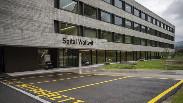 Rénové récemment, l'hôpital de Wattwil devrait être transformé en centre de soins. [Keystone - Gian Ehrenzeller]