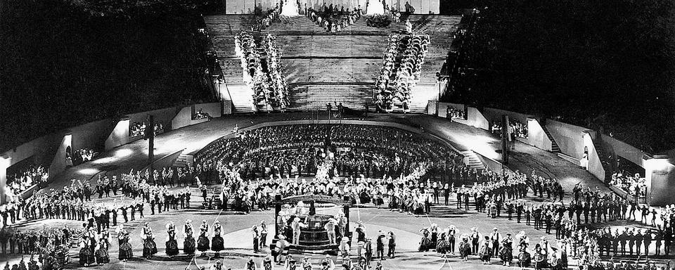 L'arène photographiée lors de la Fête des Vignerons de 1955. [Confrérie des Vignerons]