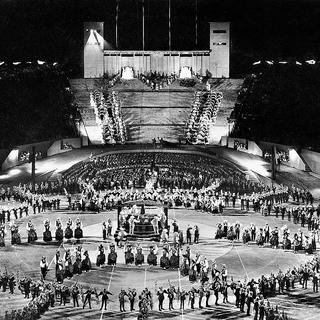 L'arène photographiée lors de la Fête des Vignerons de 1955. [Confrérie des Vignerons]