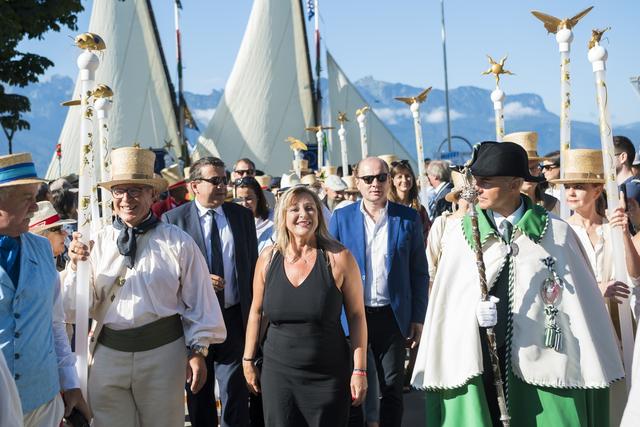 Nuria Gorrite, présidente du Conseil d'Etat vaudois, et ses collègues à Vevey lors de la journée du canton de Vaud le dimanche 11 août 2019. [Keystone - Jean-Christophe Bott]