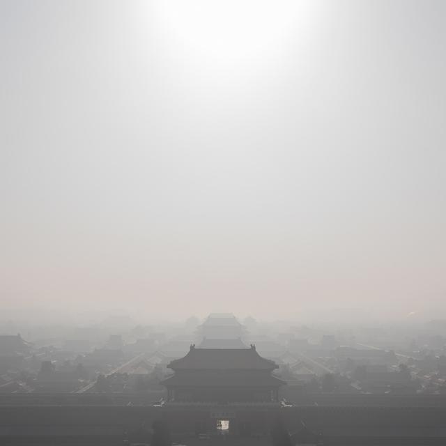 La Cité interdite à Pekin enveloppée dans un nuage de brume. [EPA/Keystone - Roman Pilipey]