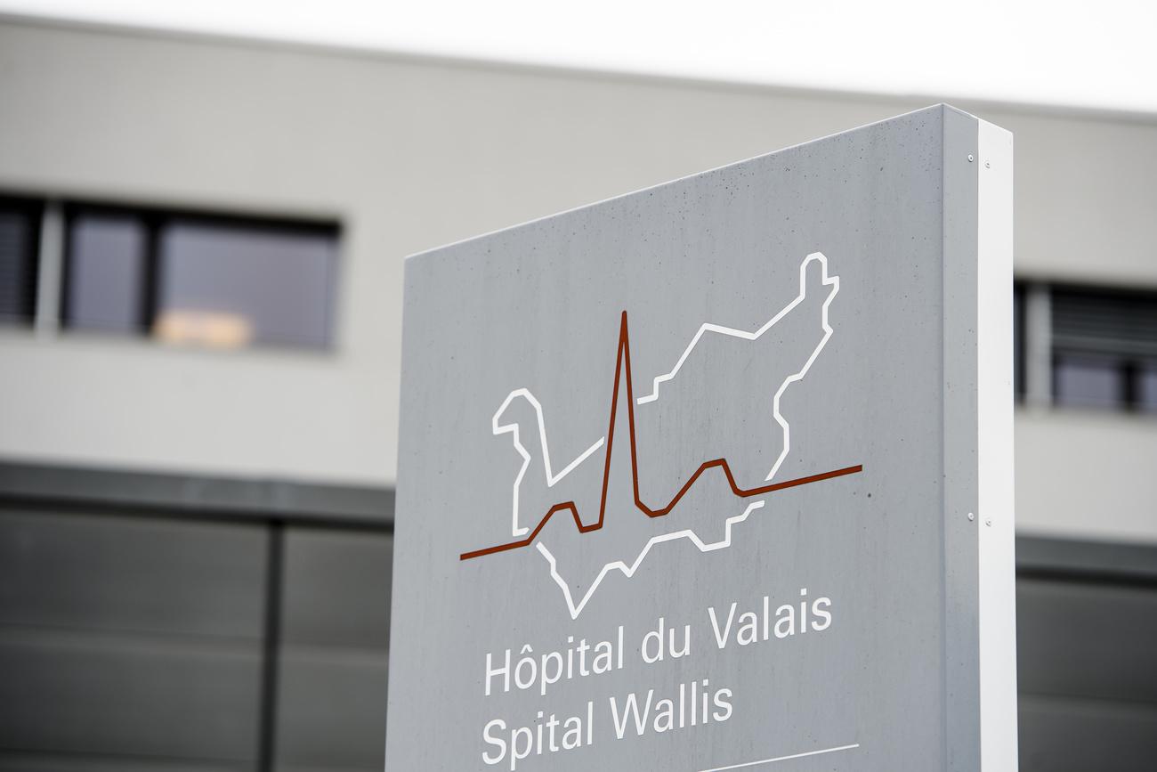 L'entrée du site de Sion de l'Hôpital du Valais. [Keystone - Jean-Christophe Bott]
