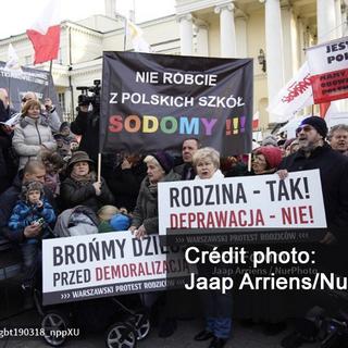 Les manifestations contre la communauté LGBT se multiplient en Pologne. [NurPhoto - Jaap Arriens]