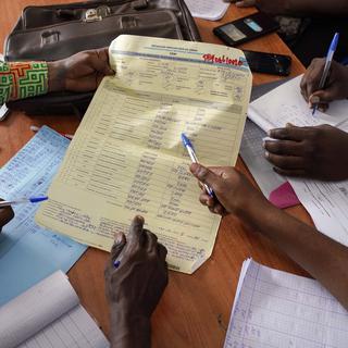La commission électorale travaille au contrôle des listes en RDC. [AP Photo/Keystone - Jerome Delay]