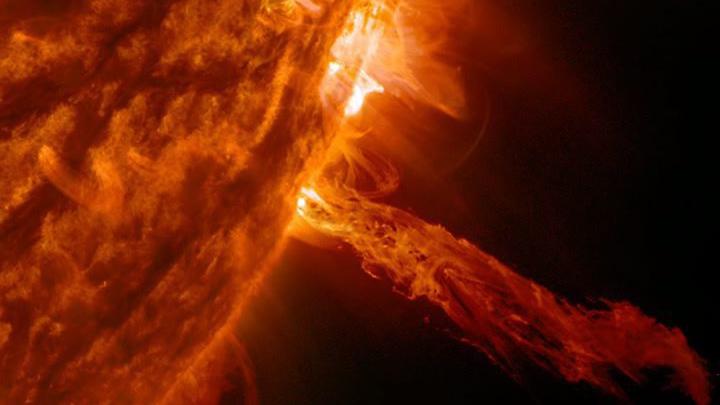 L'idée est de collecter l'énergie solaire dans l'espace pour alimenter la terre. [Keystone - EPA/NASA]