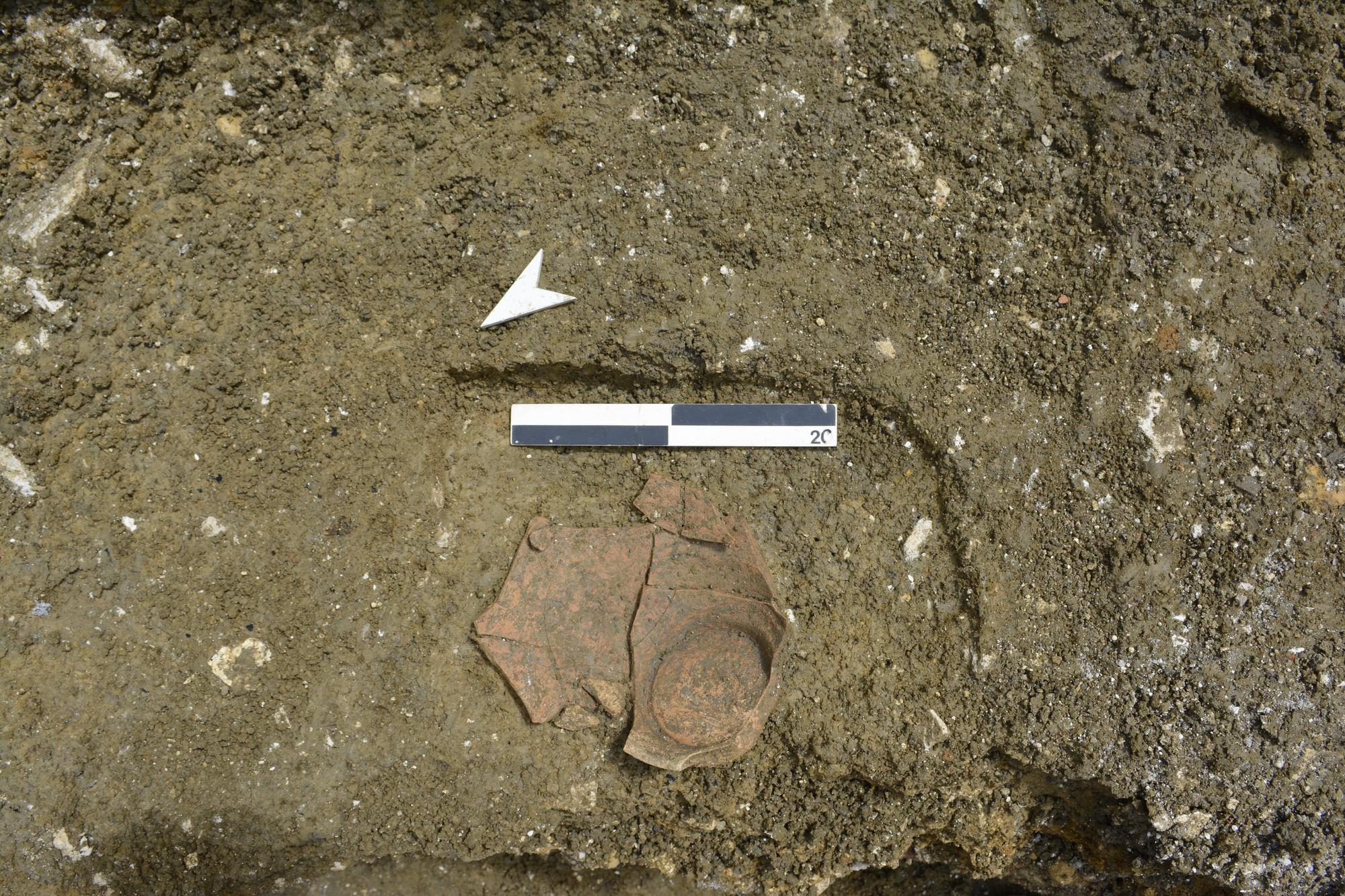 Une cruche d'époque romaine a été retrouvée. [Section d'archéologie et paléontologie du canton du Jura]