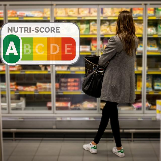 L'Office fédéral de la sécurité alimentaire et des affaires vétérinaires (OSAV) prône un système d'étiquetage unifié, le Nutri-score, pour aider les consommateurs à s'y retrouver (image d'illustration). [GARO - Phanie - AFP]