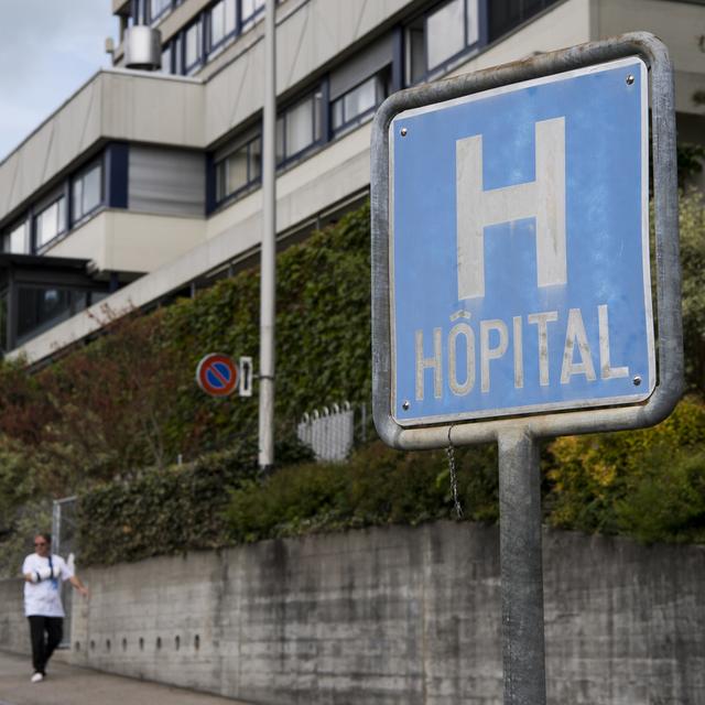 Le Gouvernement jurassien soutient l'idée de transformer l'Hôpital de Moutier en un site interjurassien de psychiatrie. [Keystone - Jean-Christophe Bott]