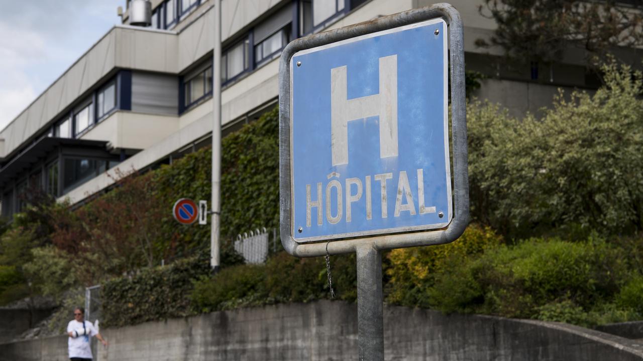 Le Gouvernement jurassien soutient l'idée de transformer l'Hôpital de Moutier en un site interjurassien de psychiatrie. [Keystone - Jean-Christophe Bott]