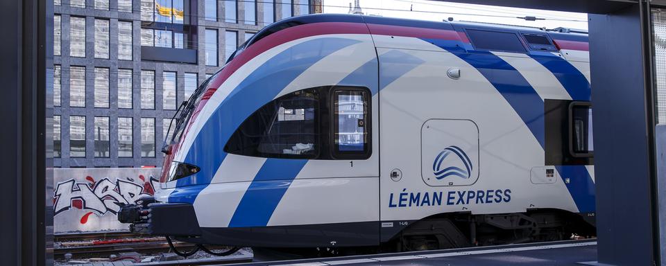 Un train du Léman Express en gare de Genève. [Keystone - Salvatore Di Nolfi]