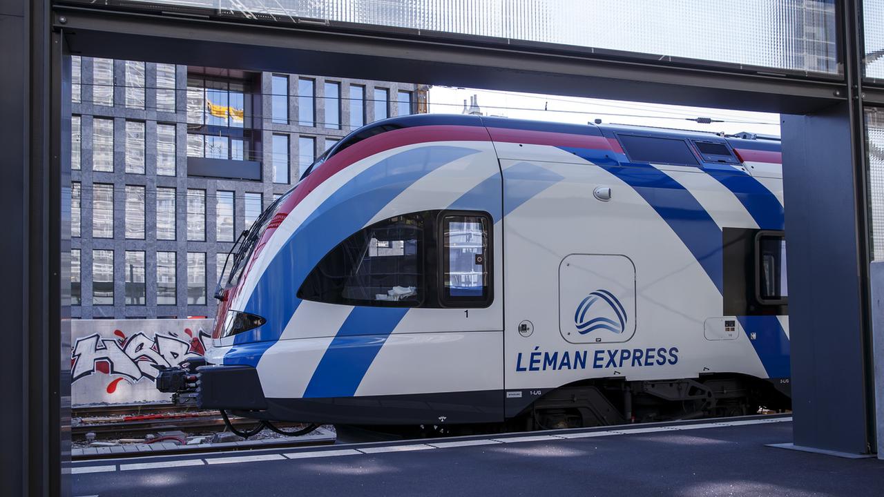 Un train du Léman Express en gare de Genève. [Keystone - Salvatore Di Nolfi]