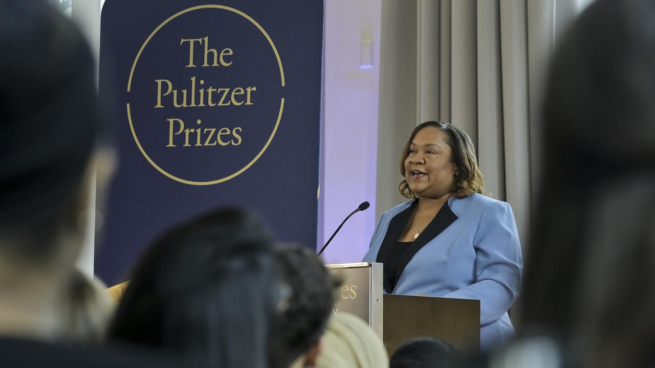 Dana Canedy, l'administratrice des prix Pulitzer, annonce les vainqueurs de l'édition 2019. [Keystone/ap photo - Bebeto Matthews]